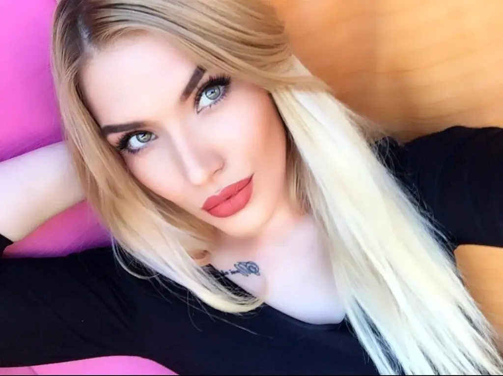 Olena Profile image 1