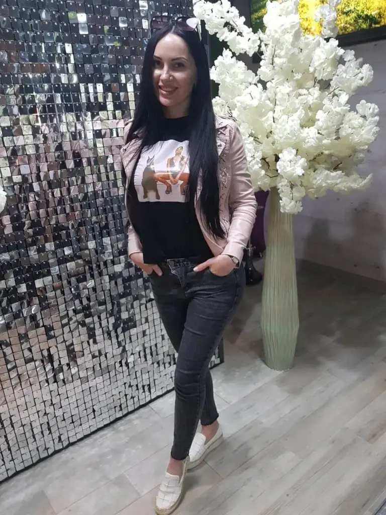 Oksana Profile image 2